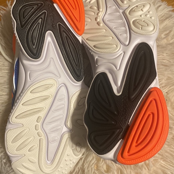 Adidas OZWEEGO Brand new 6.5 - Picture 2 of 5